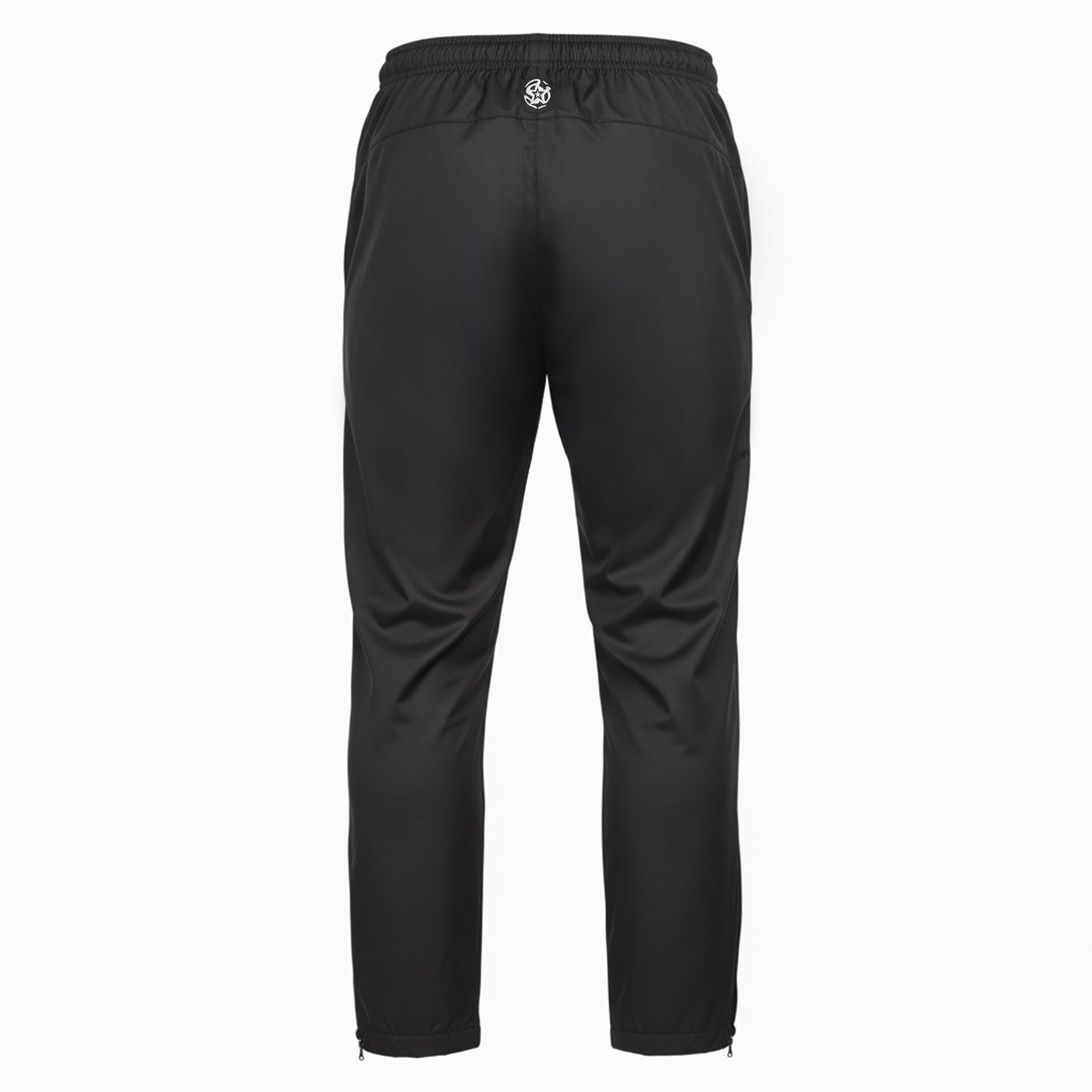 Rückseite einer schwarzen, schmal geschnittenen Trainingshose mit elastischem Bund und kleinem Força-Logo mittig oberhalb des Gesäßbereichs; Beinabschlüsse mit Reißverschlüssen.