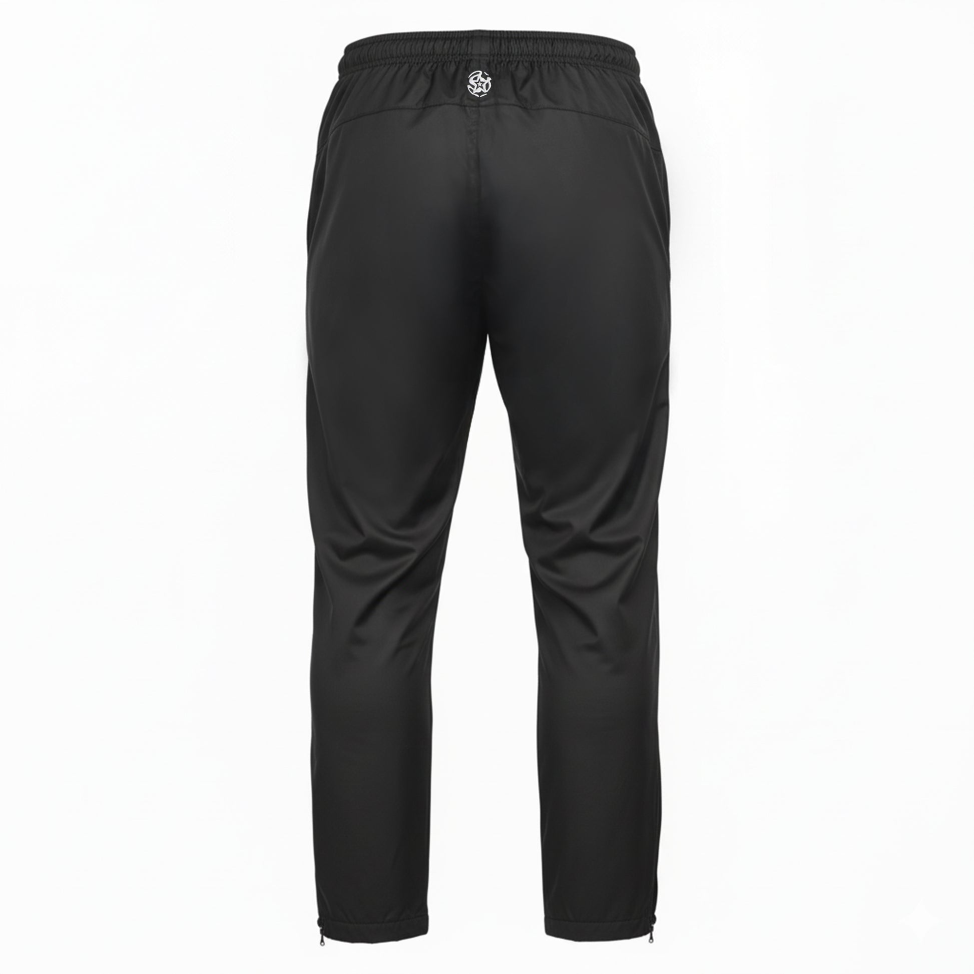 Rückseite einer schwarzen, schmal geschnittenen Trainingshose mit elastischem Bund und kleinem Força-Logo mittig oberhalb des Gesäßbereichs; Beinabschlüsse mit Reißverschlüssen.